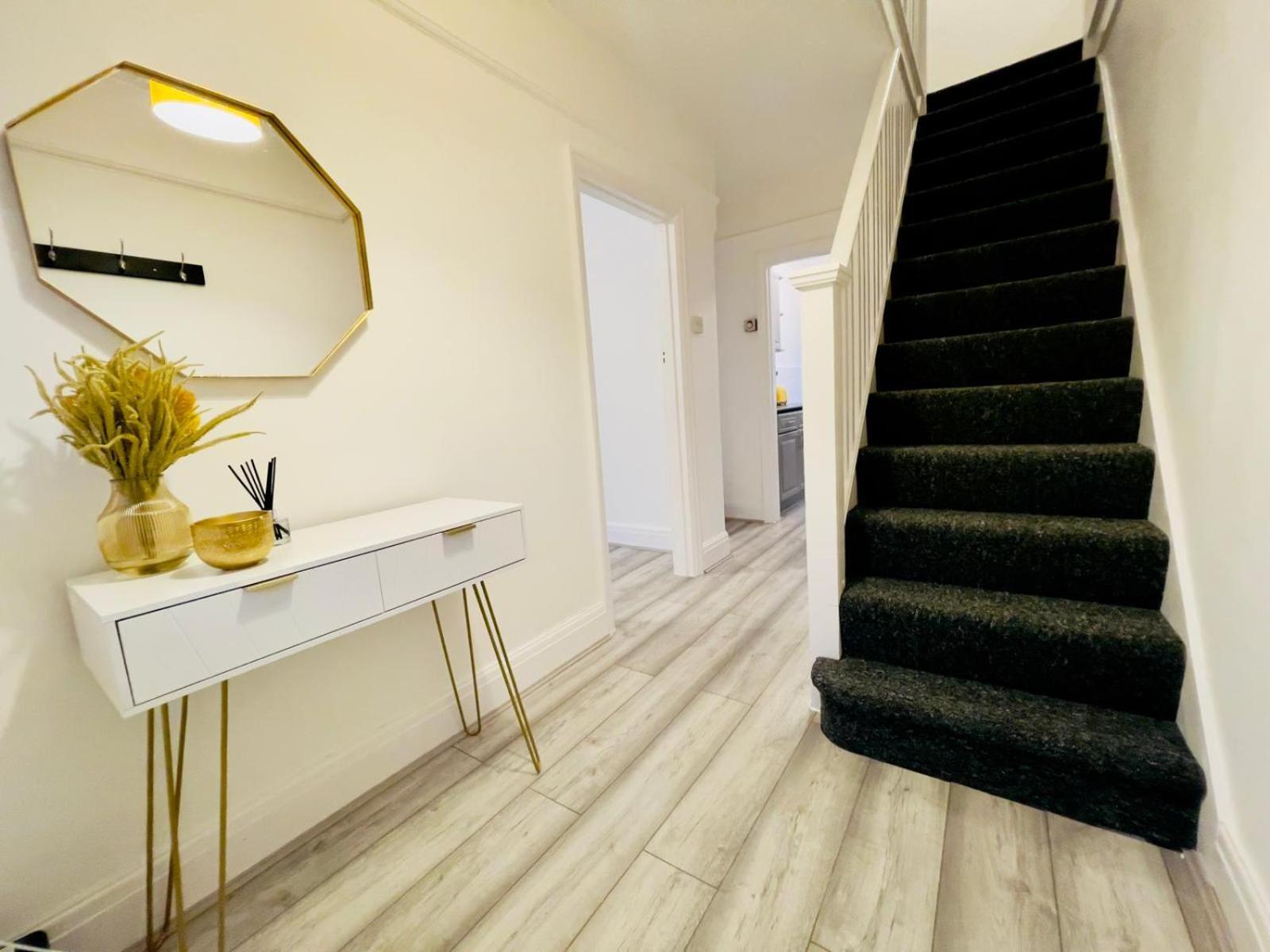 Sariyu Space Luton Hotel Luton  Kültér fotó